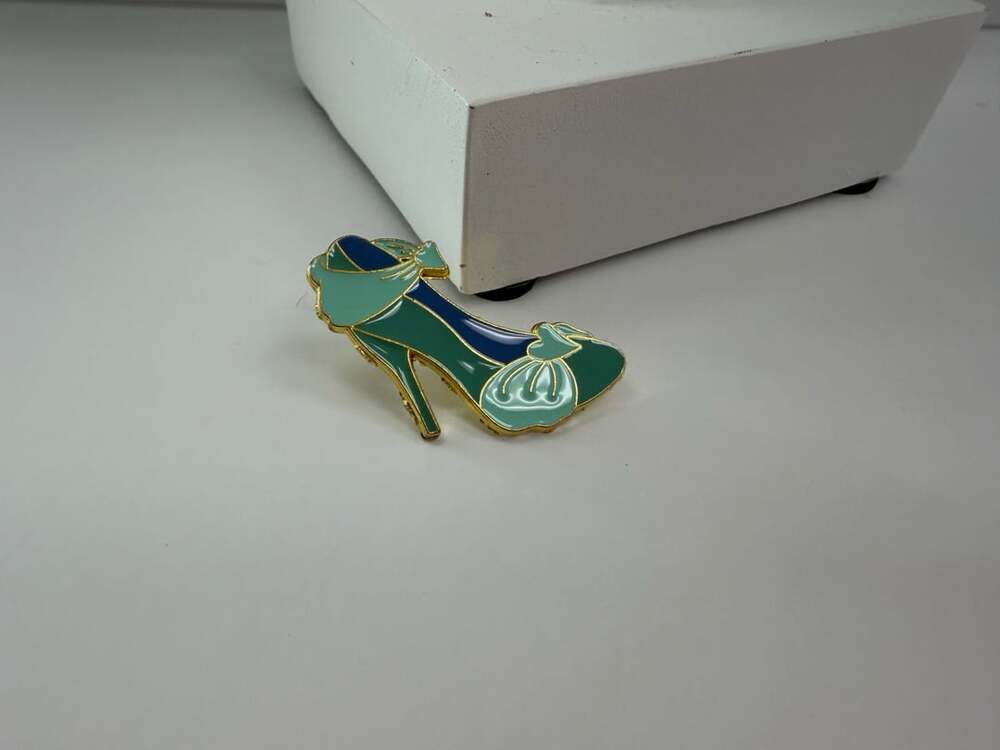 Vintage Collectible Disney Cinderella Slipper High Heel Enamel Pin